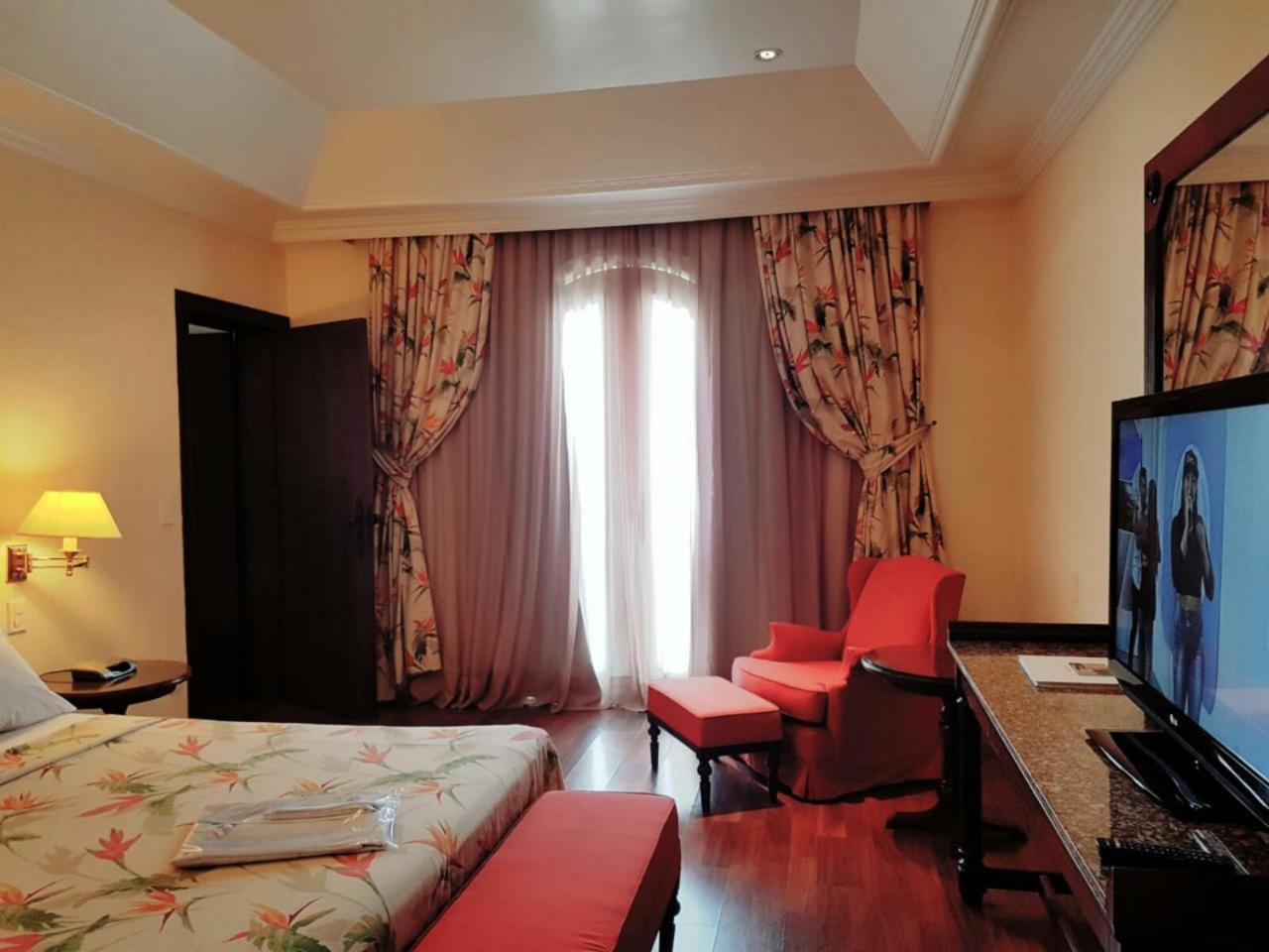 Hotel Tropical Manaus Exterior photo A room at the hotel